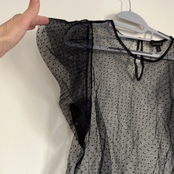 Sheer black dotted top with flutter sleeves Banana Republic Sz L - Picture 3 of 4